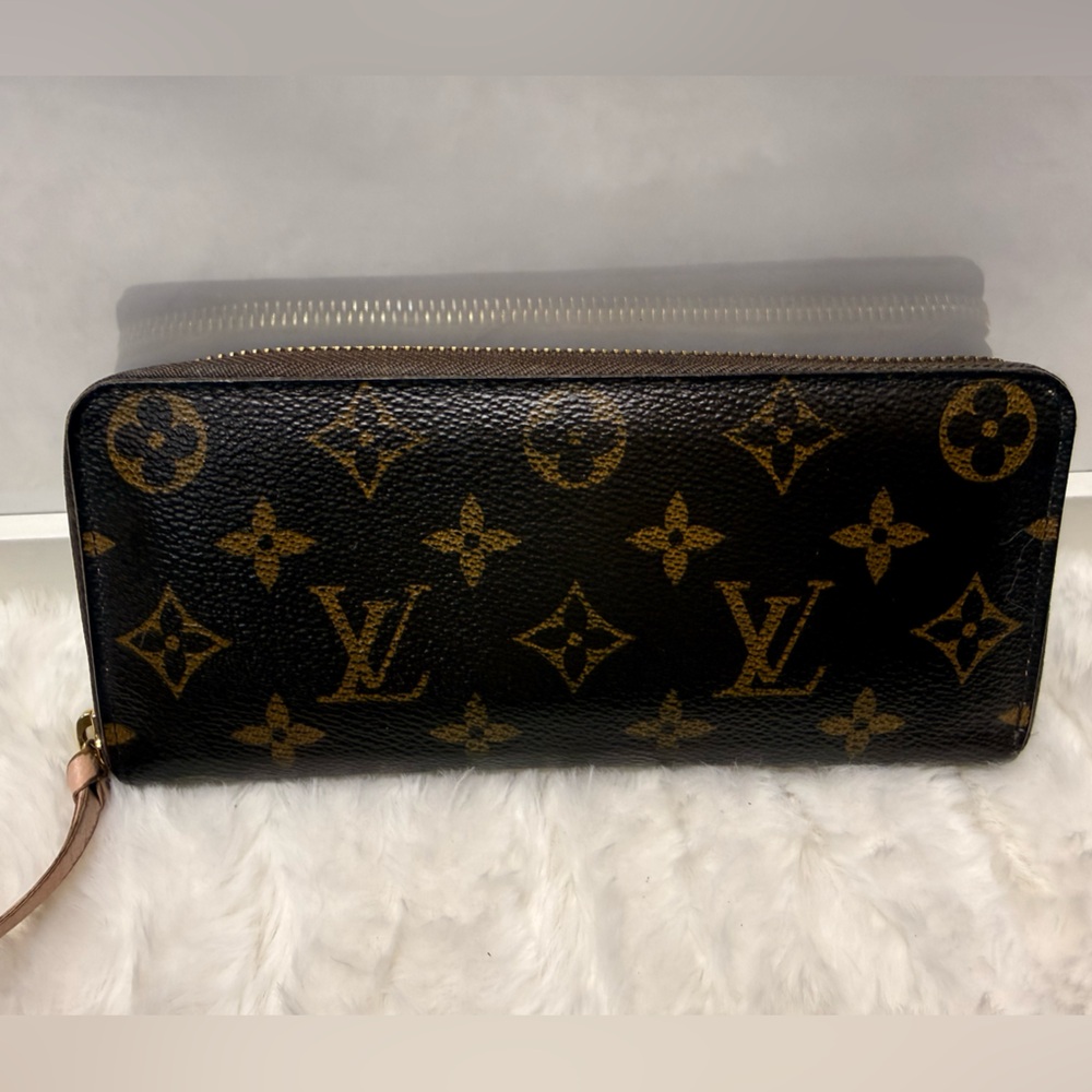 LOUIS VUITTON-CA1117 Clemence Pink Interior Zippy Wallet Monogram Canvas